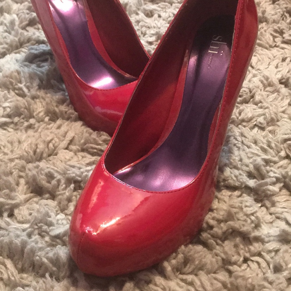 Sexy * CANDY-APPLE COLORED HEELS😍